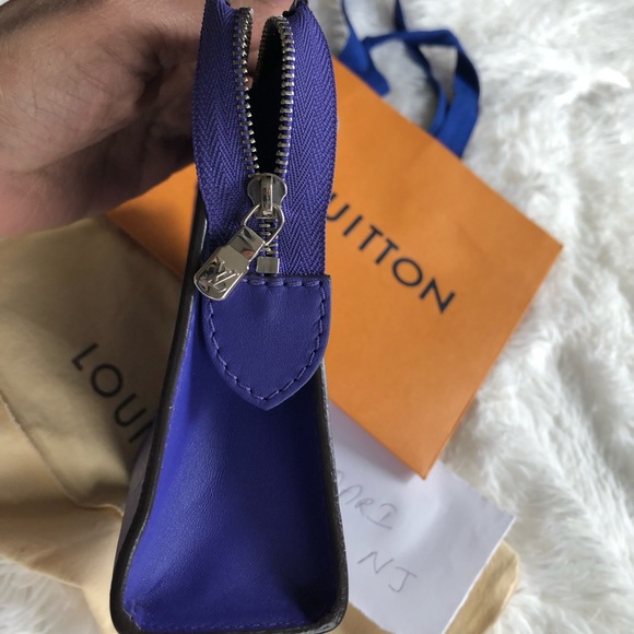 Louis Vuitton toiletry pouch 19. - Picture 4 of 8